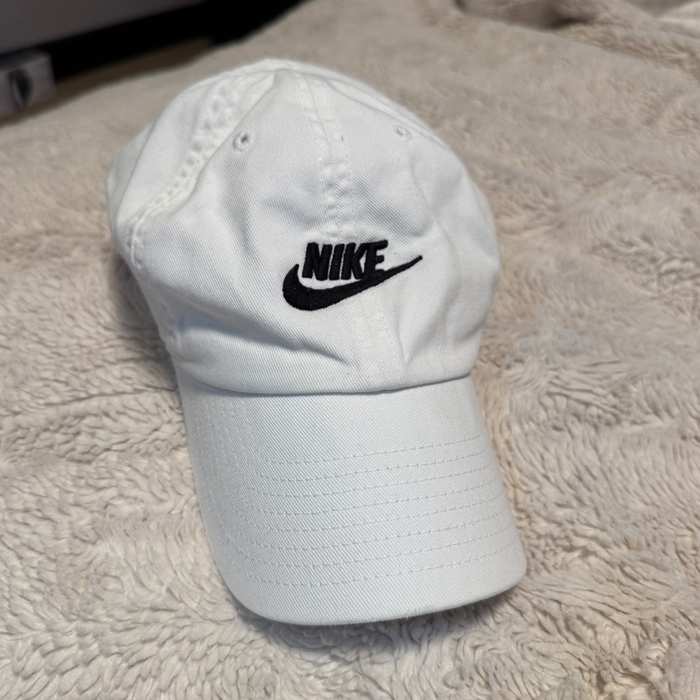White Nike Baseball Cap